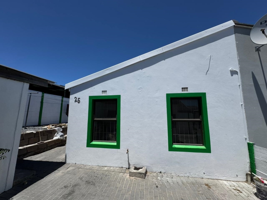 6 Bedroom Property for Sale in Hindle Park Western Cape
